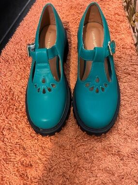 BNWT Princess Highway Teal Platform T-Strap Shoes